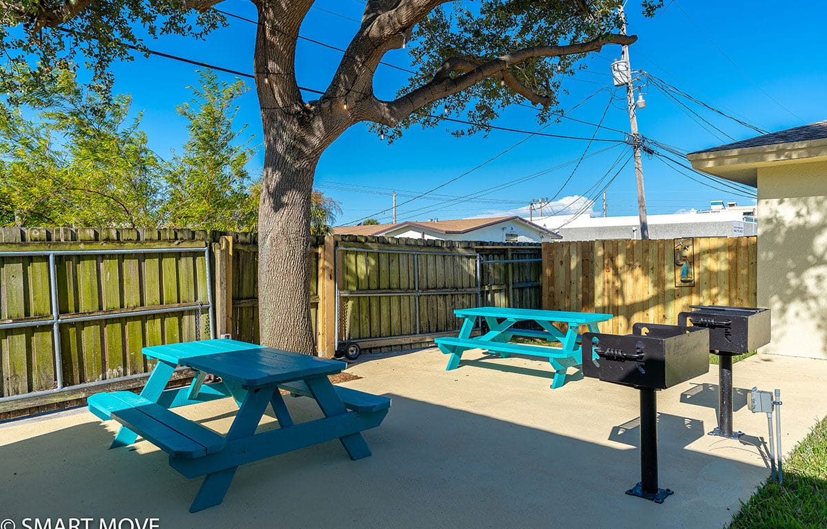 Island Breeze - 3 Bed & 2 Bath | Student-Friendly Crew Housing - 4 Units