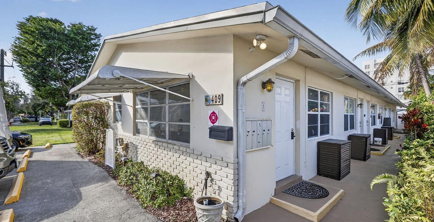 One Palm - Contemporary 1 Bed / 1 Bath Short-Term Apartment