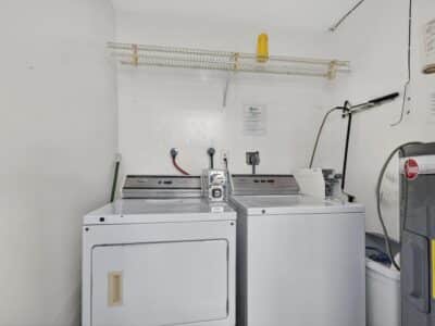 One Palm - Contemporary 1 Bed / 1 Bath Short-Term Apartment