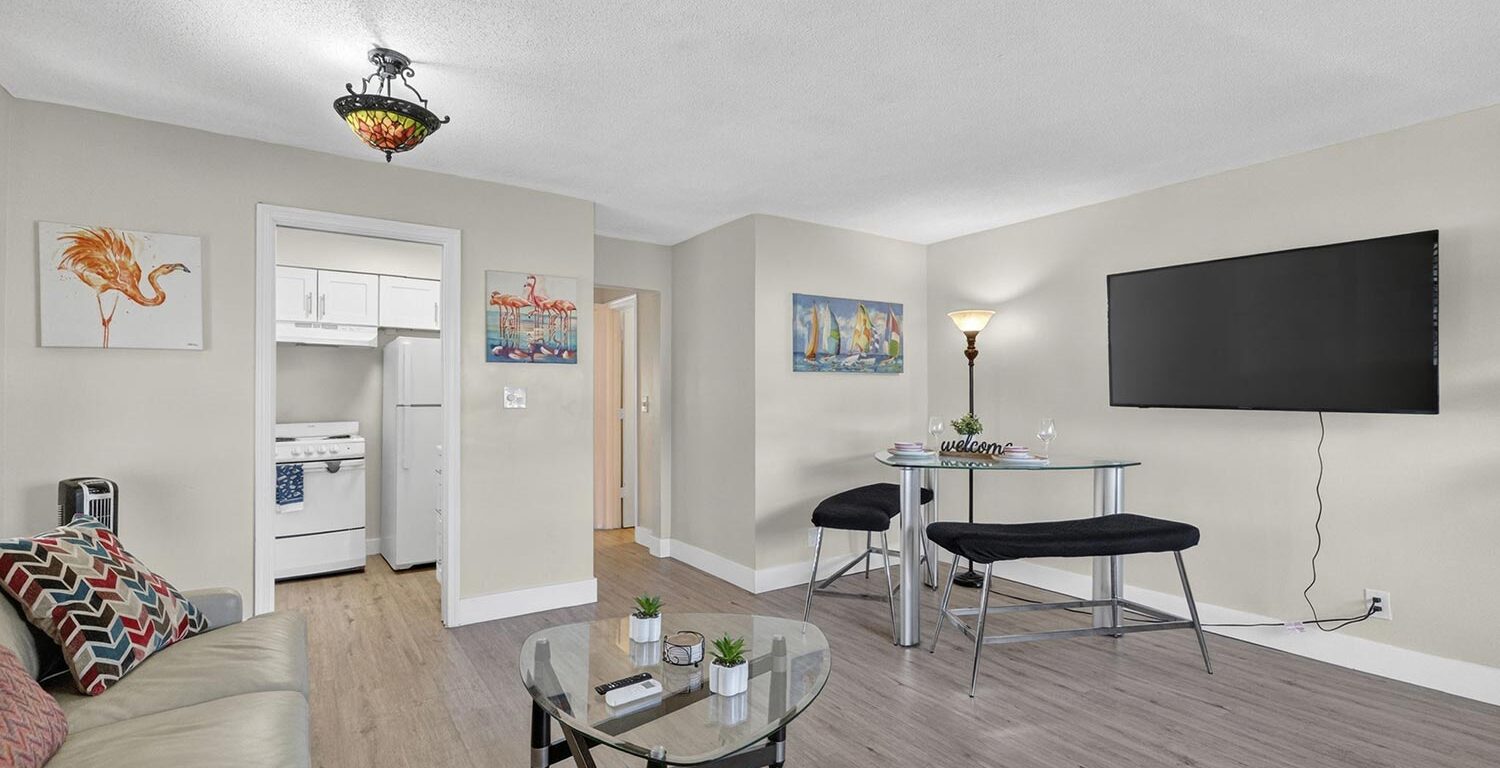 One Palm - Contemporary 1 Bed / 1 Bath Short-Term Apartment