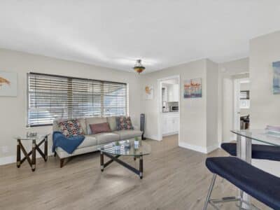 One Palm - Contemporary 1 Bed / 1 Bath Short-Term Apartment