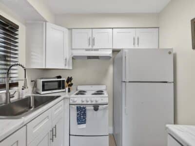 One Palm - Contemporary 1 Bed / 1 Bath Short-Term Apartment