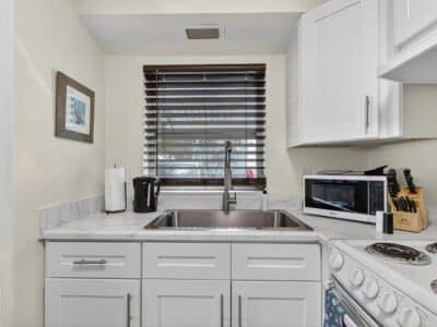 One Palm - Contemporary 1 Bed / 1 Bath Short-Term Apartment